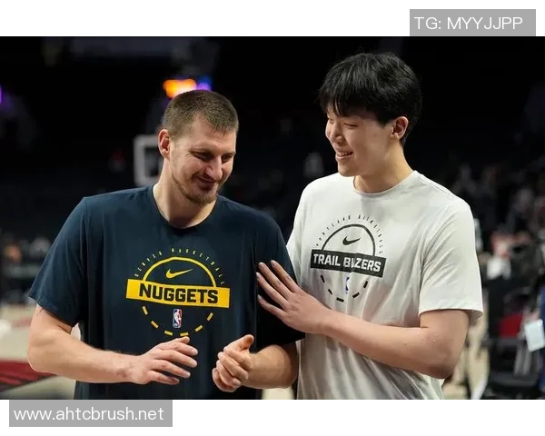杨瀚森现场表达对约基奇的钦佩翻译因害羞被当场批评引发笑声